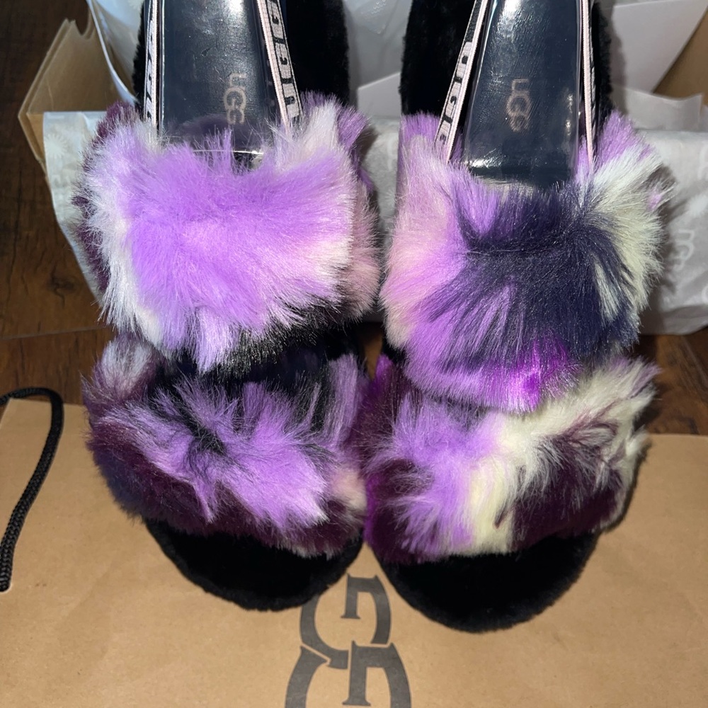 Sold!!Ugg slides